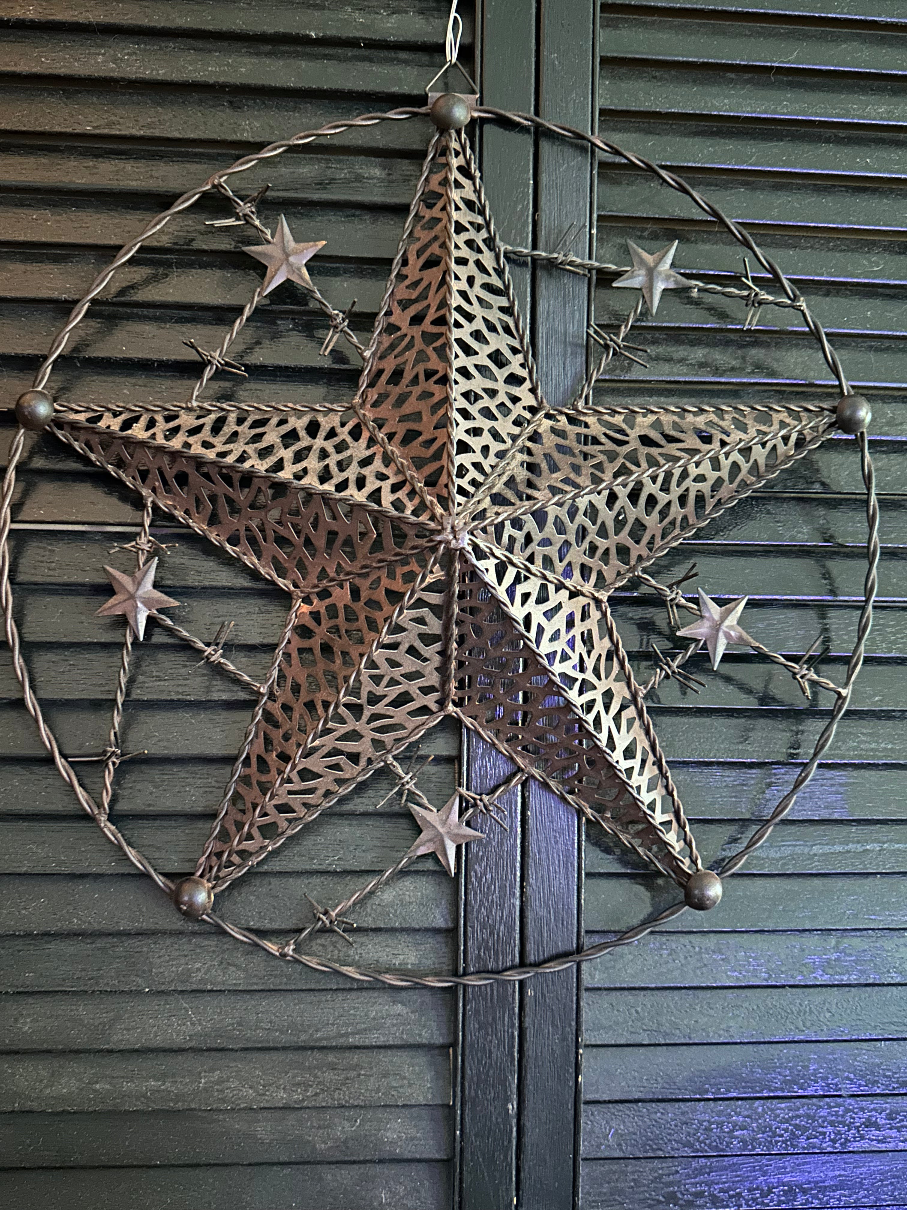 Rustic Western Star Wall Decor – Handcrafted Metal & Barbed Wire, 17"